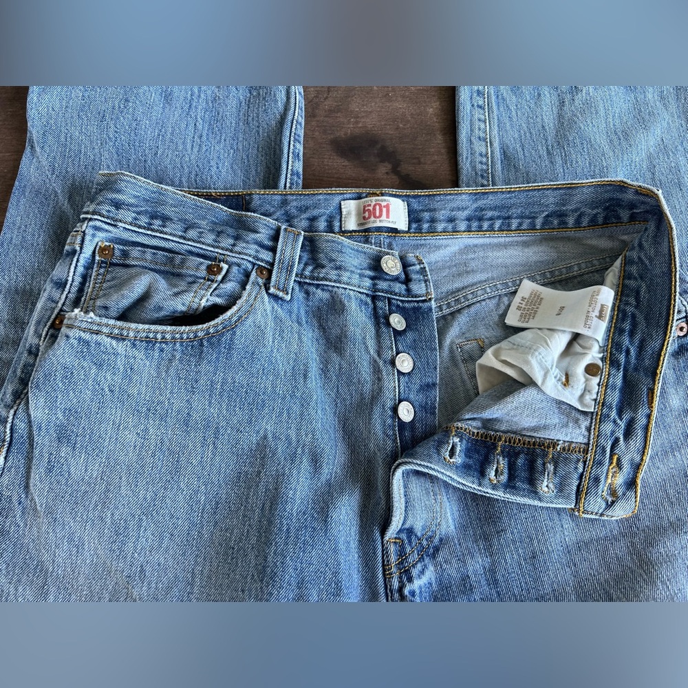Levis 501 Button Fly Vintage Jeans Mens Size 33x30.25” measured 100% Cotton